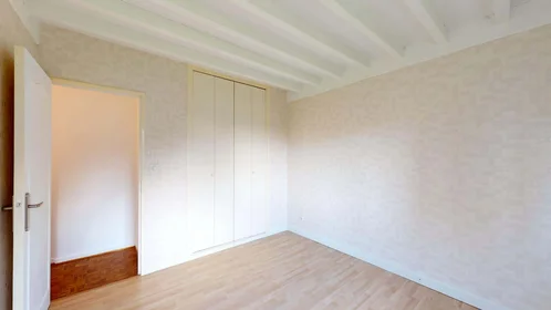 Alojamiento entero en 16 Av. des Champs Perdrix, 21000 Dijon, France, imagen 11 de 30