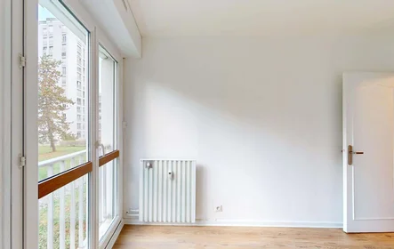 Alojamiento entero en 16 Av. des Champs Perdrix, 21000 Dijon, France, imagen 12 de 30