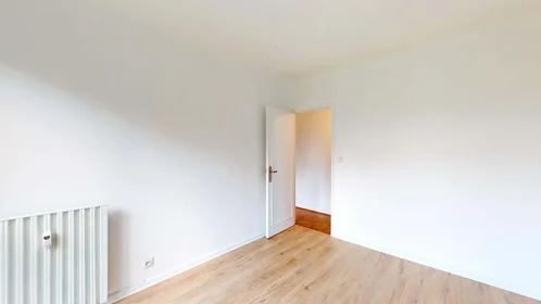 Alojamiento entero en 16 Av. des Champs Perdrix, 21000 Dijon, France, imagen 13 de 30