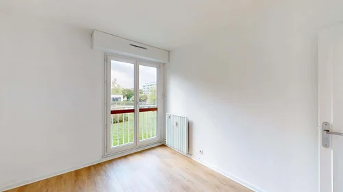 Alojamiento entero en 16 Av. des Champs Perdrix, 21000 Dijon, France, imagen 14 de 30