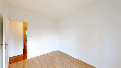 Alojamiento entero en 16 Av. des Champs Perdrix, 21000 Dijon, France, imagen 15 de 30
