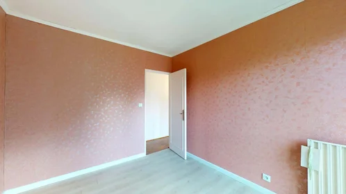 Alojamiento entero en 16 Av. des Champs Perdrix, 21000 Dijon, France, imagen 16 de 30