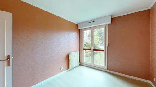 Alojamiento entero en 16 Av. des Champs Perdrix, 21000 Dijon, France, imagen 17 de 30