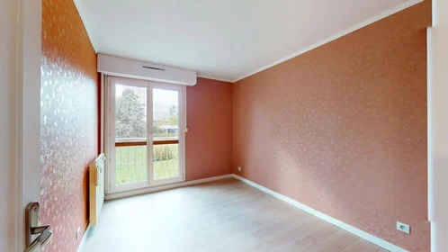 Alojamiento entero en 16 Av. des Champs Perdrix, 21000 Dijon, France, imagen 18 de 30