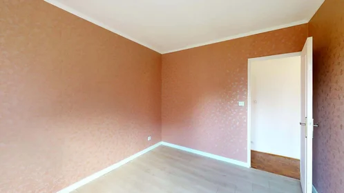Alojamiento entero en 16 Av. des Champs Perdrix, 21000 Dijon, France, imagen 19 de 30