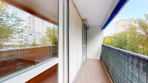 Alojamiento entero en 16 Av. des Champs Perdrix, 21000 Dijon, France, imagen 21 de 30