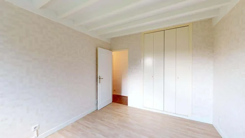 Alojamiento entero en 16 Av. des Champs Perdrix, 21000 Dijon, France, imagen 8 de 30