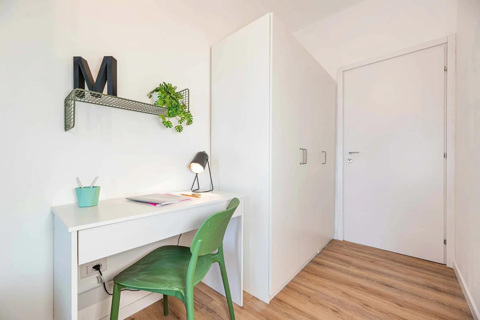 Funktionelles Studentenzimmer perfekt zum Studieren in 
