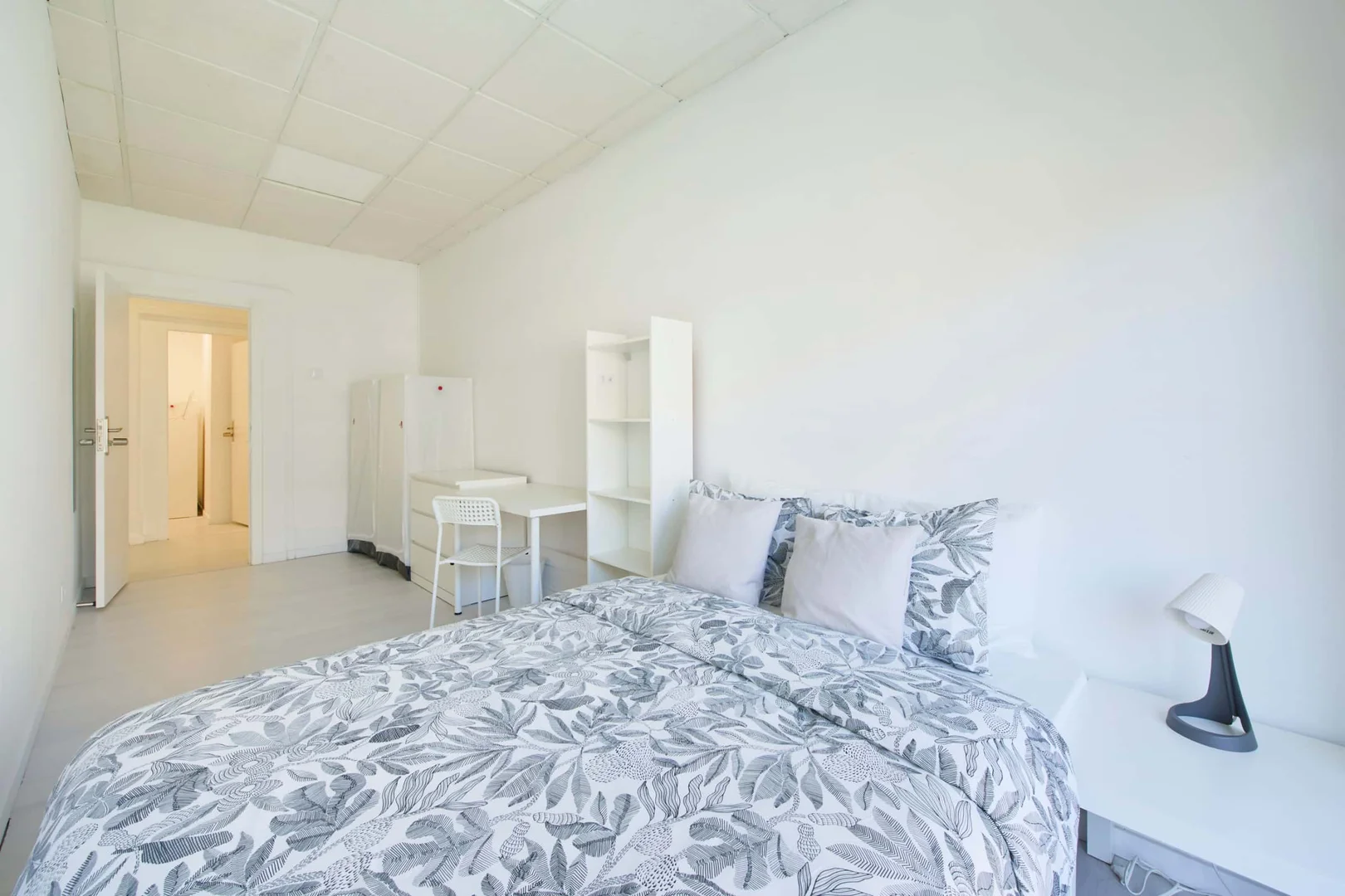 Comfortable and spacious student room in