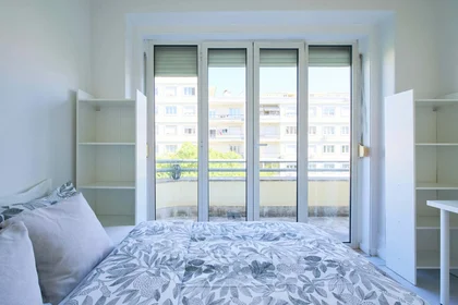 Privatzimmer in der Av. Elias Garcia 147, 1050-154 Lisboa, Portogallo, bild 1 von 46