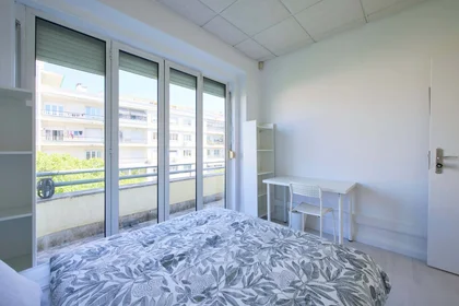 Privatzimmer in der Av. Elias Garcia 147, 1050-154 Lisboa, Portogallo, bild 2 von 46