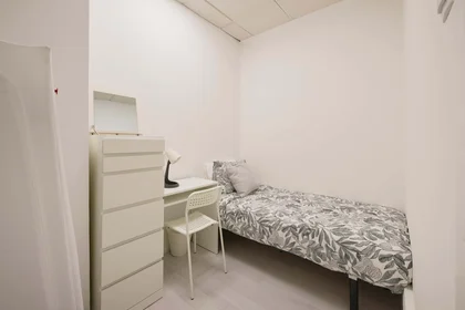 Privatzimmer in der Av. Elias Garcia 147, 1050-154 Lisboa, Portogallo, bild 1 von 10