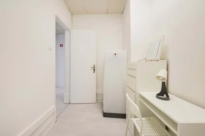 Privatzimmer in der Av. Elias Garcia 147, 1050-154 Lisboa, Portogallo, bild 6 von 41