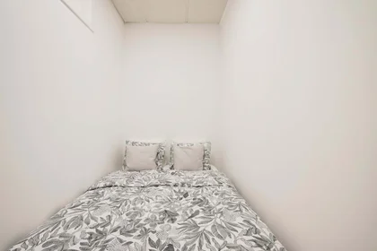 Privatzimmer in der Av. Elias Garcia 147, 1050-154 Lisboa, Portogallo, bild 1 von 10