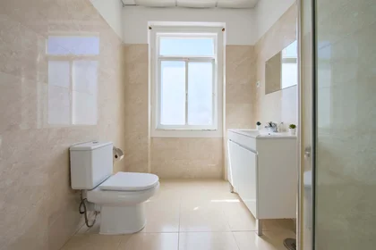 Privatzimmer in der Av. Elias Garcia 147, 1050-154 Lisboa, Portogallo, bild 28 von 42