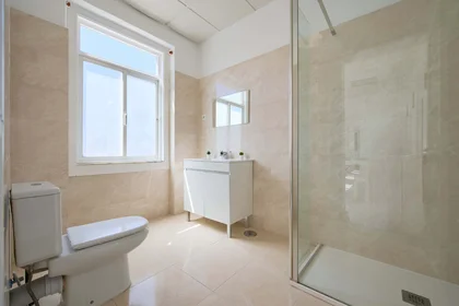 Privatzimmer in der Av. Elias Garcia 147, 1050-154 Lisboa, Portogallo, bild 37 von 42