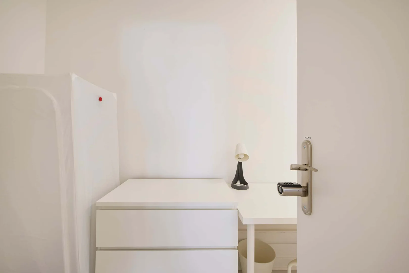 Funktionelles Studentenzimmer perfekt zum Studieren in