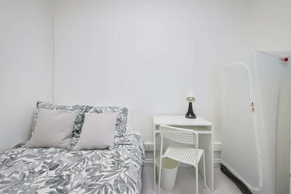 Privatzimmer in der Av. Elias Garcia 147, 1050-154 Lisboa, Portogallo, bild 3 von 44