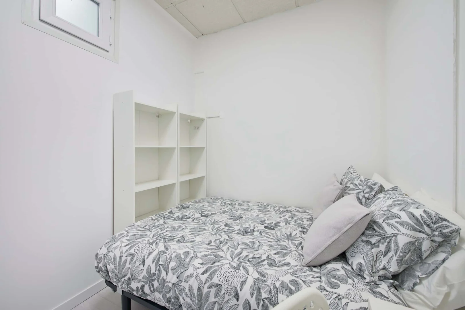 Zimmer in Studentenwohnung in  zu vermieten, voll möbliert