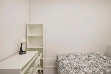 Privatzimmer in der Av. Elias Garcia 147, 1050-154 Lisboa, Portogallo, bild 9 von 43
