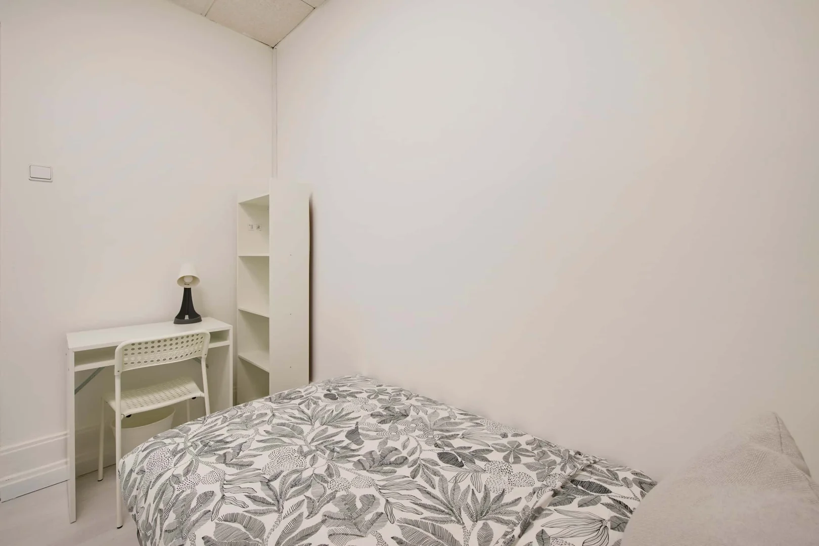 Zimmer in Studentenwohnung in zu vermieten, voll möbliert