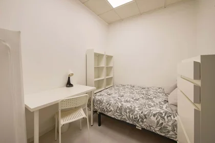 Privatzimmer in der Av. Elias Garcia 147, 1050-154 Lisboa, Portogallo, bild 1 von 40