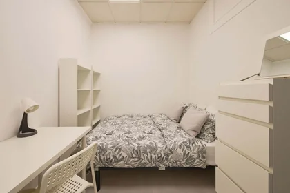 Privatzimmer in der Av. Elias Garcia 147, 1050-154 Lisboa, Portogallo, bild 2 von 40