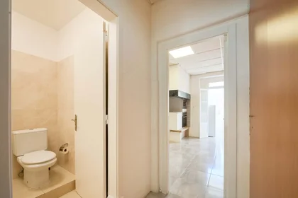 Privatzimmer in der Av. Elias Garcia 147, 1050-154 Lisboa, Portogallo, bild 11 von 40