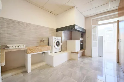 Privatzimmer in der Av. Elias Garcia 147, 1050-154 Lisboa, Portogallo, bild 31 von 40