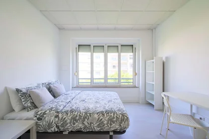Privatzimmer in der Av. Elias Garcia 147, 1050-154 Lisboa, Portogallo, bild 1 von 46