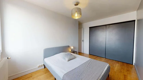 私人房间 在 109 Rue Francis de Pressensé, 69100 Villeurbanne, France, 10的图像1