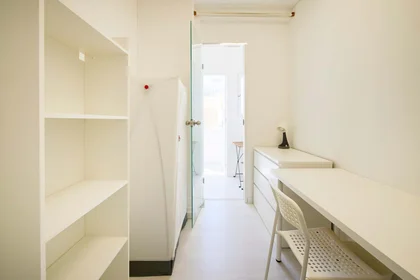 Privatzimmer in der Av. Elias Garcia 147, 1050-154 Lisboa, Portogallo, bild 3 von 43