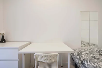 Privatzimmer in der Av. Elias Garcia 147, 1050-154 Lisboa, Portogallo, bild 8 von 43