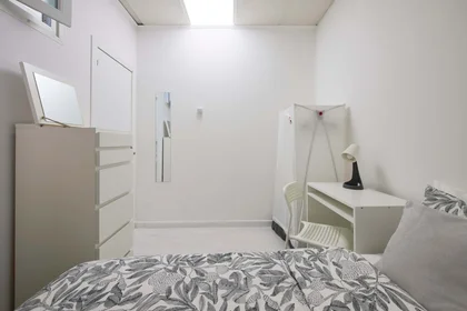 Privatzimmer in der Av. Elias Garcia 147, 1050-154 Lisboa, Portogallo, bild 2 von 44