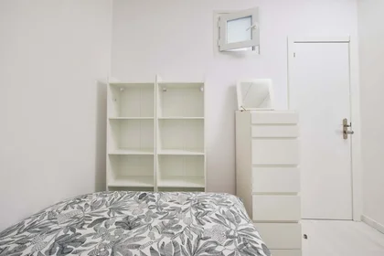 Privatzimmer in der Av. Elias Garcia 147, 1050-154 Lisboa, Portogallo, bild 10 von 44