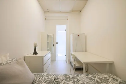 Privatzimmer in der Av. Elias Garcia 147, 1050-154 Lisboa, Portogallo, bild 1 von 45