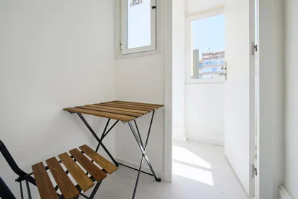 Privatzimmer in der Av. Elias Garcia 147, 1050-154 Lisboa, Portogallo, bild 7 von 45