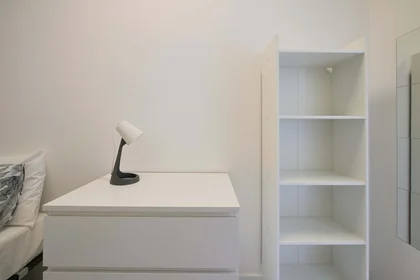 Privatzimmer in der Av. Elias Garcia 147, 1050-154 Lisboa, Portogallo, bild 10 von 45