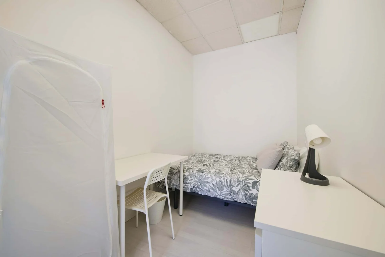 Bright and airy student room with easy university access in