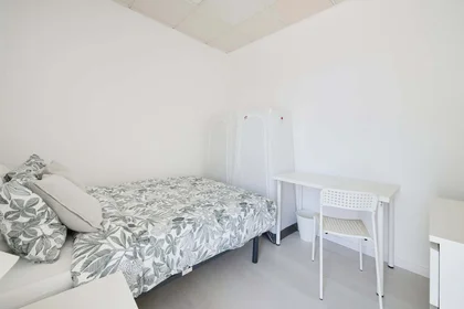 Privatzimmer in der Av. Elias Garcia 147, 1050-154 Lisboa, Portogallo, bild 1 von 43