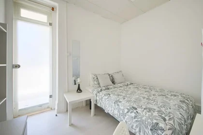 Privatzimmer in der Av. Elias Garcia 147, 1050-154 Lisboa, Portogallo, bild 4 von 43