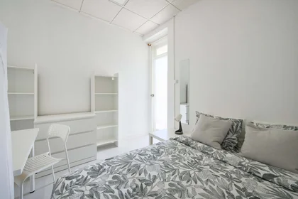 Privatzimmer in der Av. Elias Garcia 147, 1050-154 Lisboa, Portogallo, bild 9 von 43