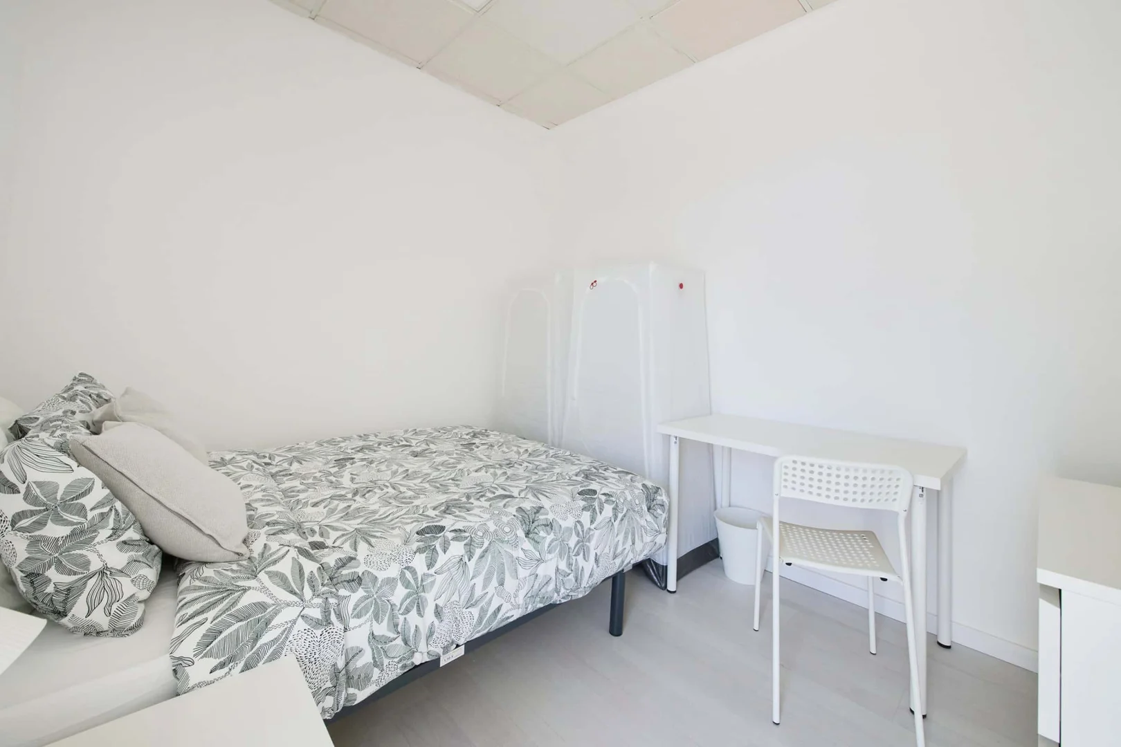 Zimmer in Studentenwohnung in  zu vermieten, voll möbliert