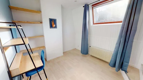 Stanza privata in 85 Rue de Bouvines, 59100 Roubaix, France, immagine 5 di 23