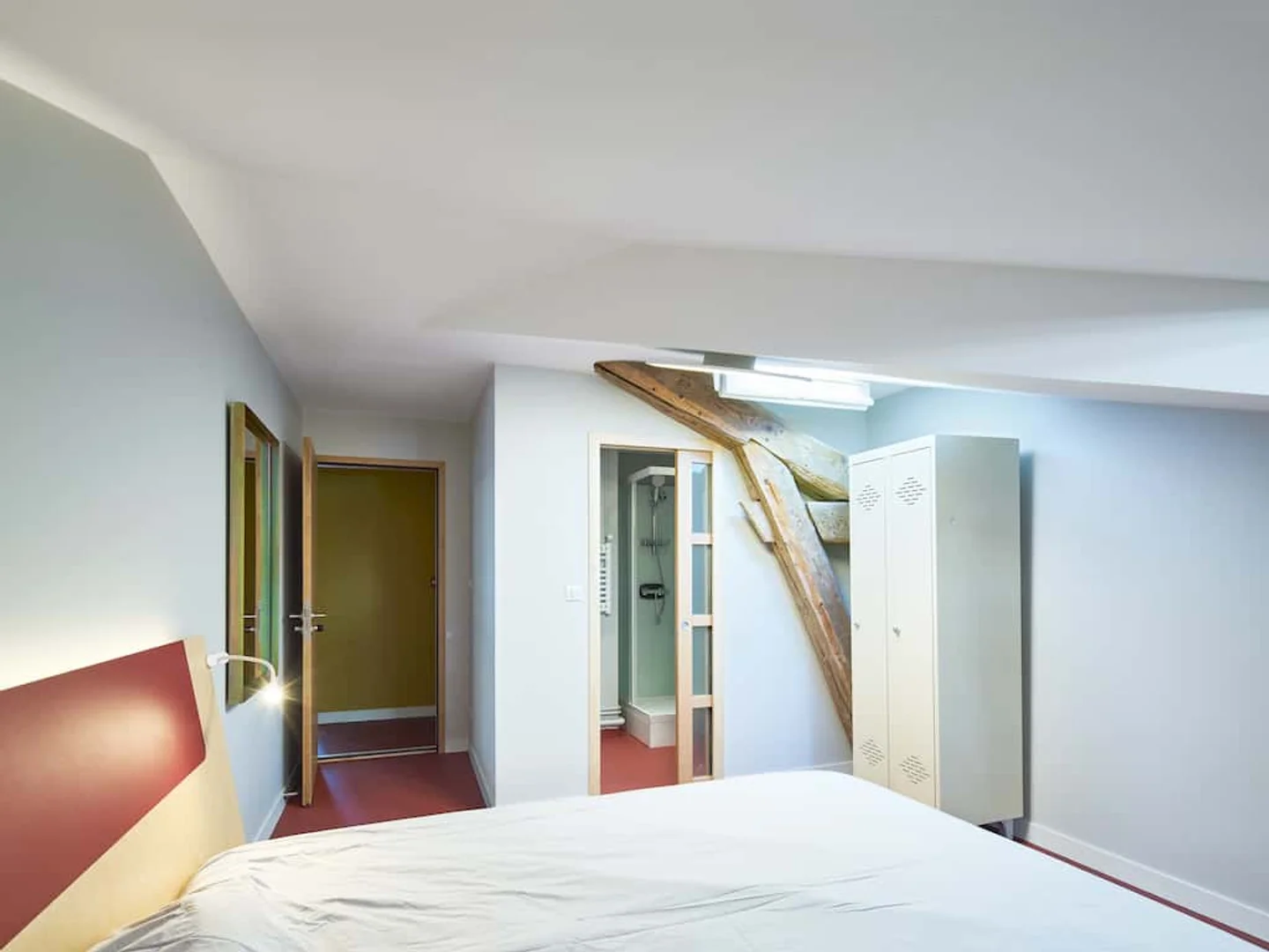Quarto de estudante económico com localização conveniente em 