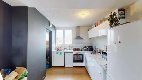 Özel oda konumu 6 Sq. du Poitou, 29200 Brest, France, 11 18 görüntüsü
