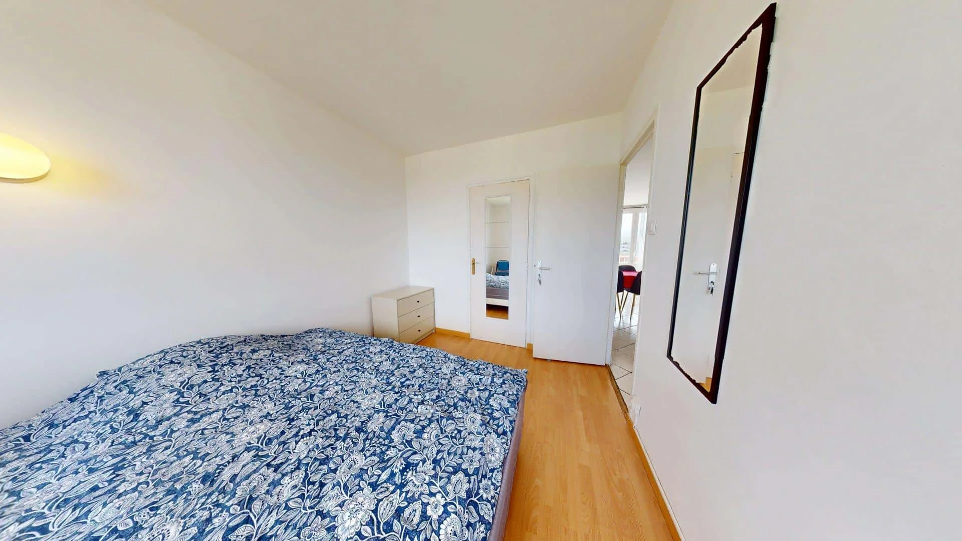 Chambre confortable pour étudiants disponible dans 