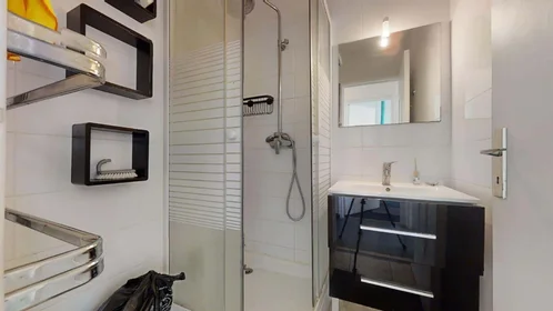 Private room at 2 Les Châteaux Saint-Sylvère, 95000 Cergy, France, image 19 of 21