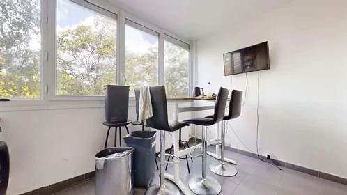 Private room at 2 Les Châteaux Saint-Sylvère, 95000 Cergy, France, image 8 of 21