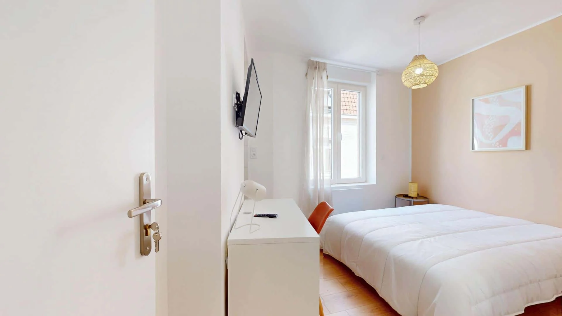 Cozy room for students available in 